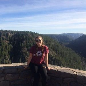 Meet your Posher, Becca